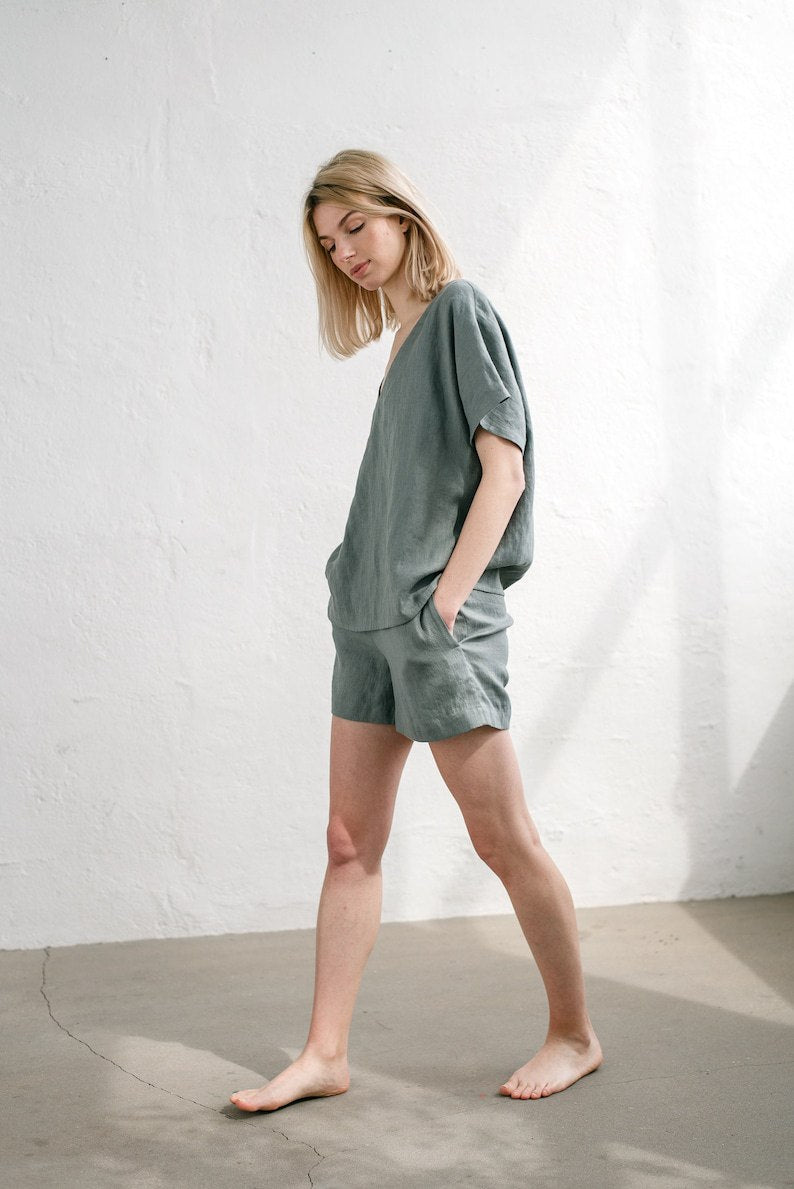 Oversized linen tops / Loose-fitting linen shirts / Linen pajama sets / Linen V-neck shirts / Linen shorts / Women's pajamas / V-neck tops and shorts