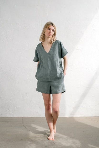 Oversized linen tops / Loose-fitting linen shirts / Linen pajama sets / Linen V-neck shirts / Linen shorts / Women's pajamas / V-neck tops and shorts